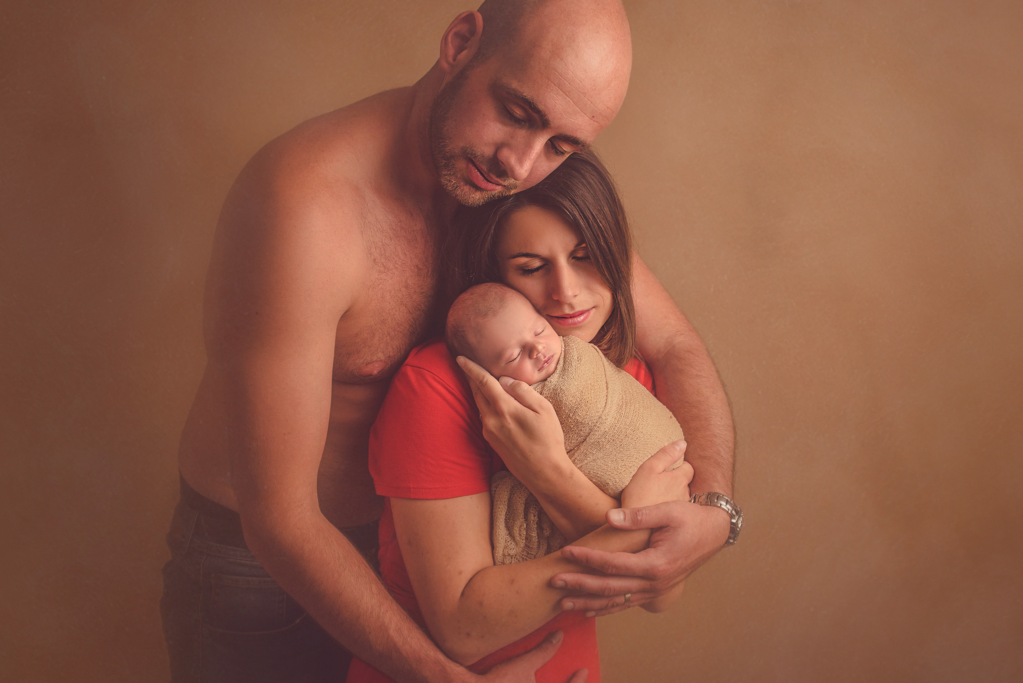 parents et bébé en séance photo de naissance sur Lille