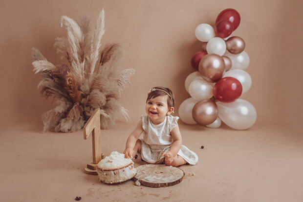 Bébé Garçon 1 An Avec Un Gâteau Et Des Ballons, Anniversaire D'un