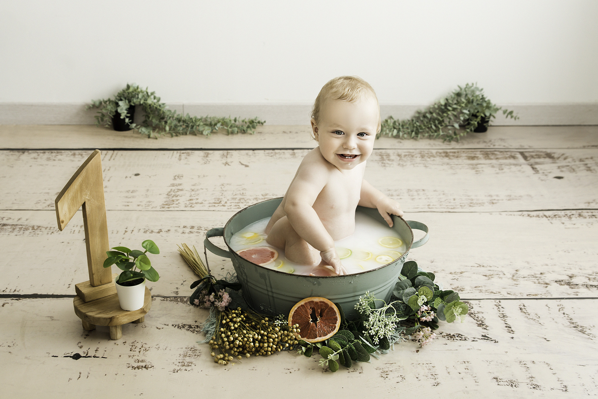 Bain de lait pour une séance 1 an Joseph One Moment Photographie