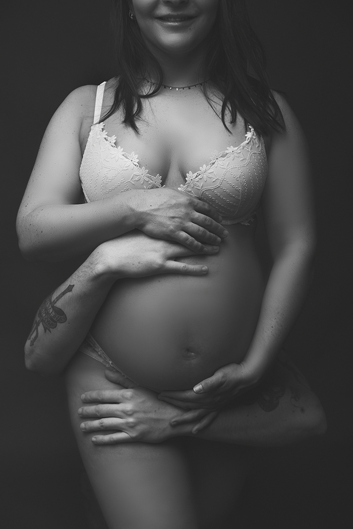 photo d'un ventre de femme enceinte - shooting grosssse à lille