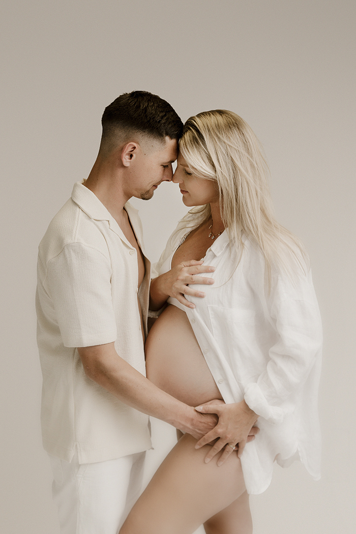 simplicité d'une séance photo à Lille pour la maternité d'une femme