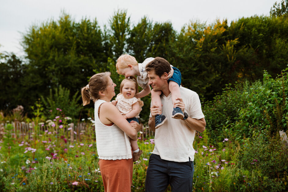 photographe famille Bondues Lille – câlin parents enfants
