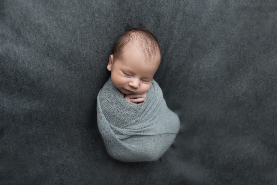 bébé emmailloté technique wrap photographe